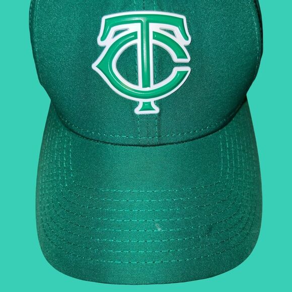 2018 New Era Minnesota Twins Green St Patricks Day Logo Adjustable Baseball Hat - Picture 6 of 12